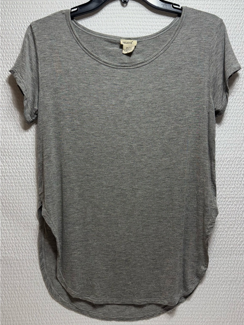 Women's Gray Short Sleeve Scoop Neck Top cut- out back